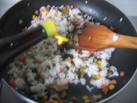 榨菜蛋炒饭步骤7