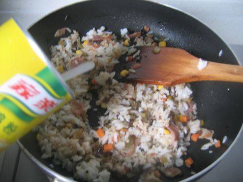 榨菜蛋炒饭步骤8