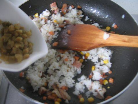 榨菜蛋炒饭步骤6