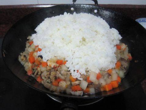 杂锦炒饭步骤8