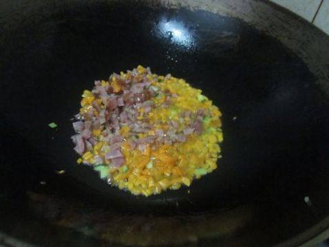 扬州炒饭步骤5