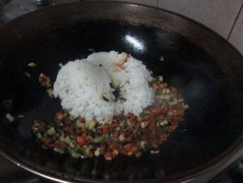 扬州炒饭步骤11