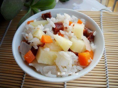 腊味地三鲜焖饭步骤5