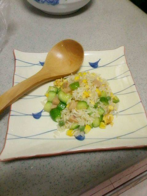 火腿黄瓜炒饭步骤11