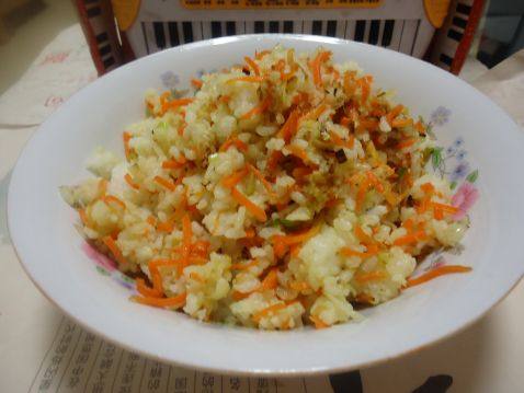 胡萝卜大葱炒米饭步骤9