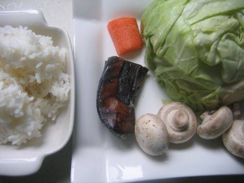 口蘑卷心菜炒饭步骤1