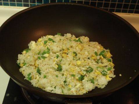 菜椒蛋炒饭步骤7