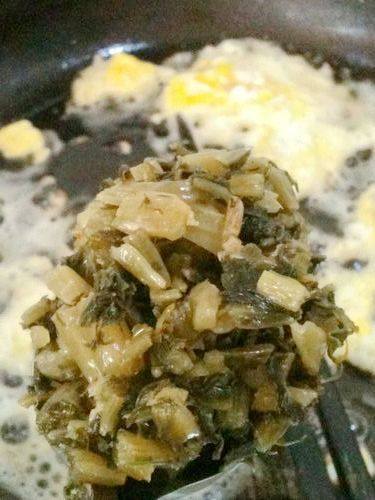 酸菜鸡蛋炒饭步骤2