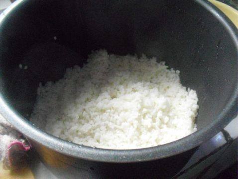 青豆肉末闷锅饭步骤2