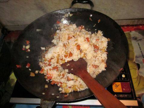 土豆西红柿炒饭步骤7