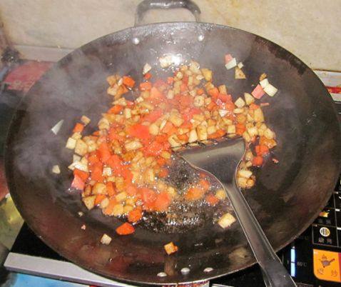 土豆西红柿炒饭步骤6