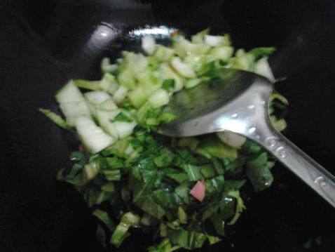 芹香火腿炒饭步骤3