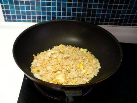 肉松蛋炒饭步骤7