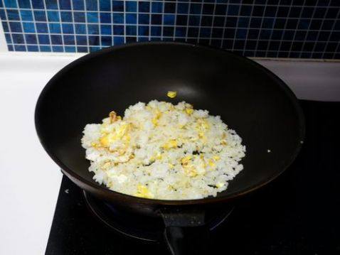 肉松蛋炒饭步骤5