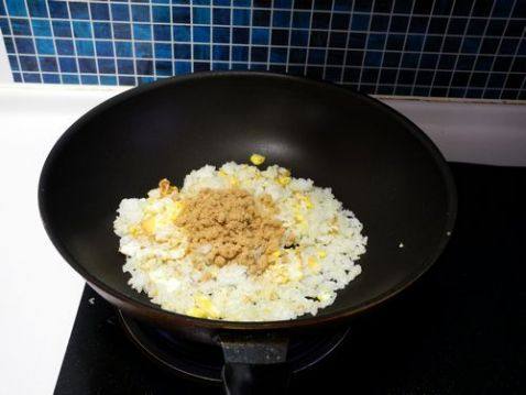 肉松蛋炒饭步骤6