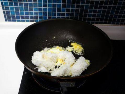 肉松蛋炒饭步骤4