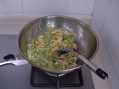 鸡蛋白菜炒饭步骤5