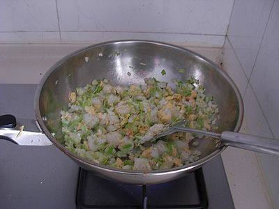 鸡蛋白菜炒饭步骤6