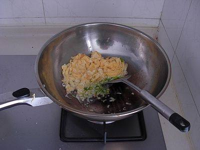 鸡蛋白菜炒饭步骤4