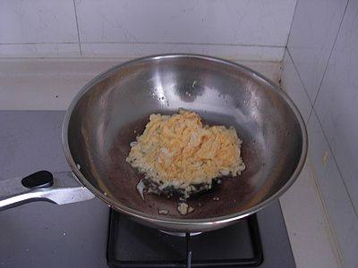 鸡蛋白菜炒饭步骤3