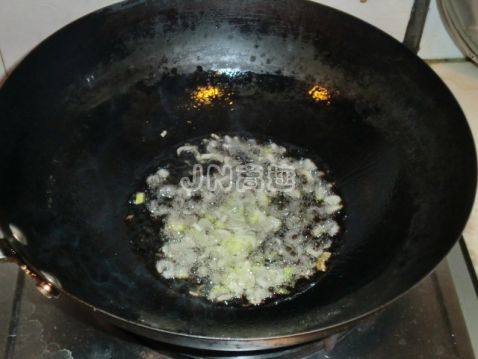 菠菜鸡蛋炒米饭步骤3