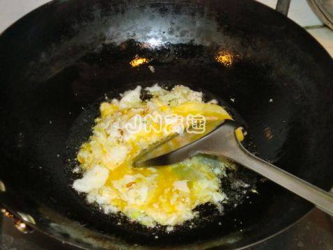 菠菜鸡蛋炒米饭步骤5