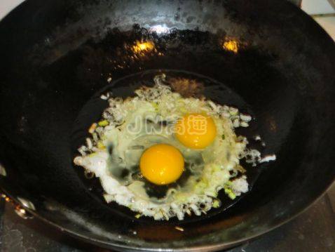 菠菜鸡蛋炒米饭步骤4