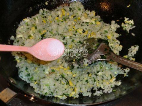 菠菜鸡蛋炒米饭步骤9