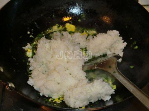 菠菜鸡蛋炒米饭步骤8