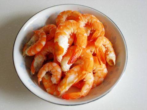 虾仁青豆饭步骤1