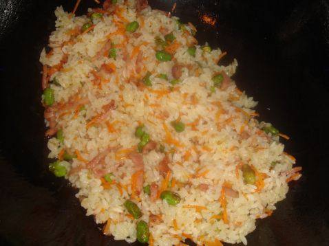 香肠胡萝卜炒饭步骤7