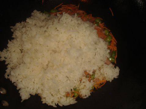香肠胡萝卜炒饭步骤5