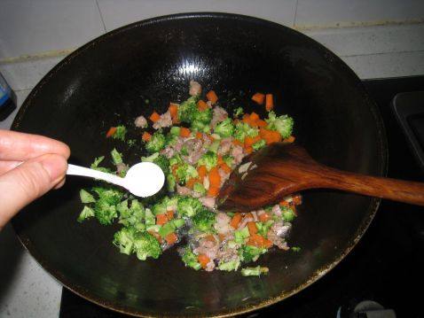 西兰花炒饭步骤5