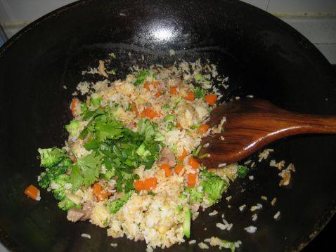 西兰花炒饭步骤7