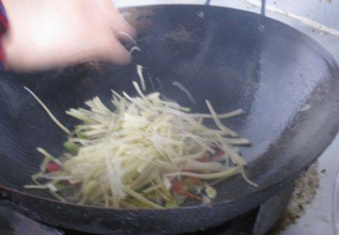瘦肉土豆丝炒饭步骤4