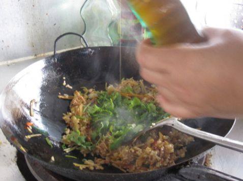瘦肉土豆丝炒饭步骤7
