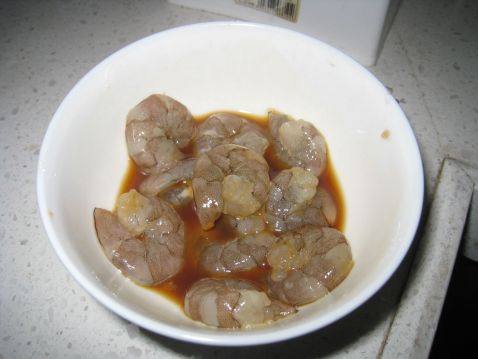 虾仁鸡蛋炒饭步骤1
