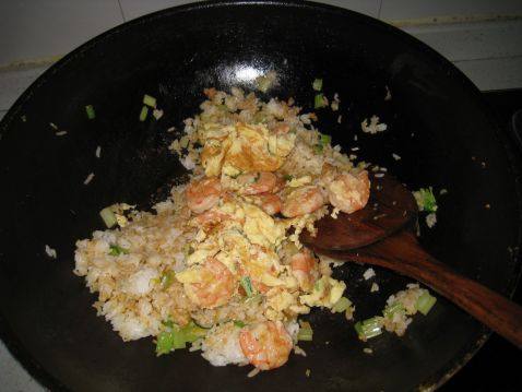 虾仁鸡蛋炒饭步骤9