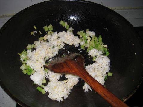 虾仁鸡蛋炒饭步骤7