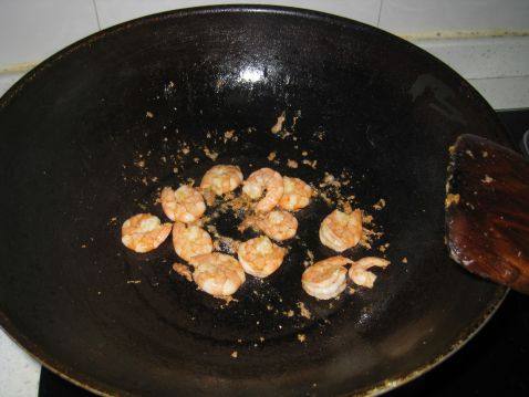 虾仁鸡蛋炒饭步骤4