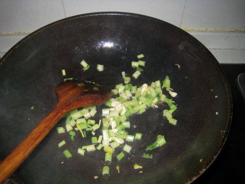 虾仁鸡蛋炒饭步骤6