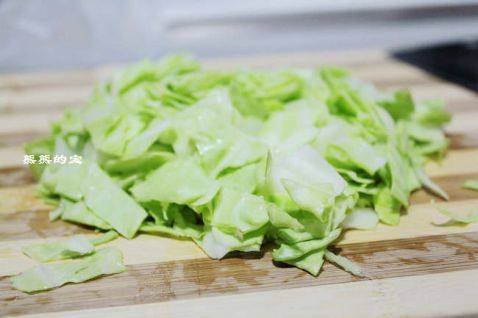 熏肠大头菜炒饭步骤2