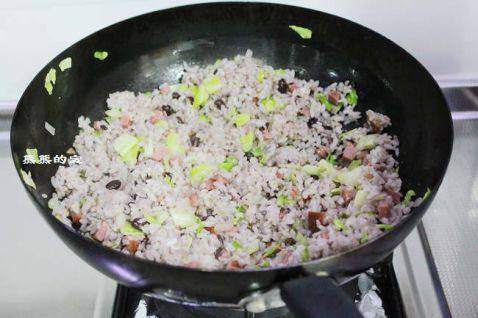 熏肠大头菜炒饭步骤7