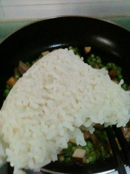 双豆炒饭步骤6