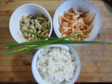 豆丹辣白菜炒饭步骤1