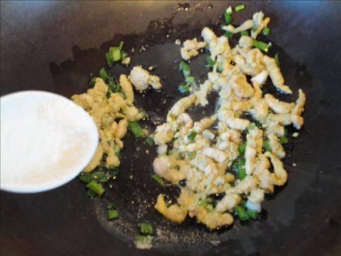 豆丹辣白菜炒饭步骤5