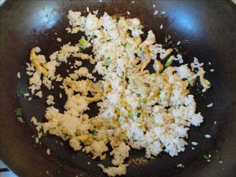 豆丹辣白菜炒饭步骤6