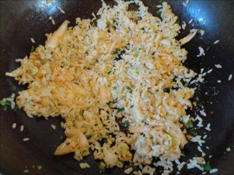豆丹辣白菜炒饭步骤7