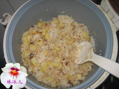 腊肉土豆焖饭步骤5