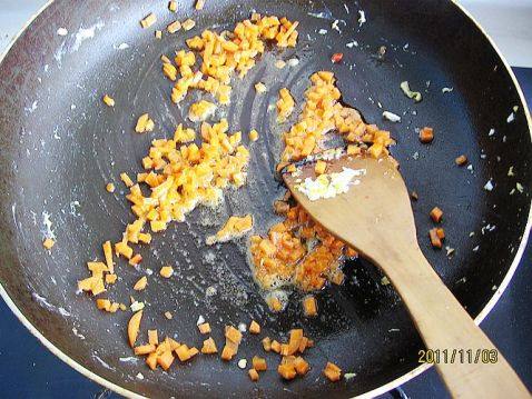 西兰花虾球蛋炒饭步骤8